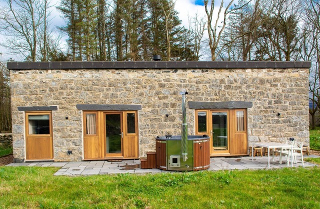 Murmur y Coed - sleeps 5 guests in 2 bedrooms