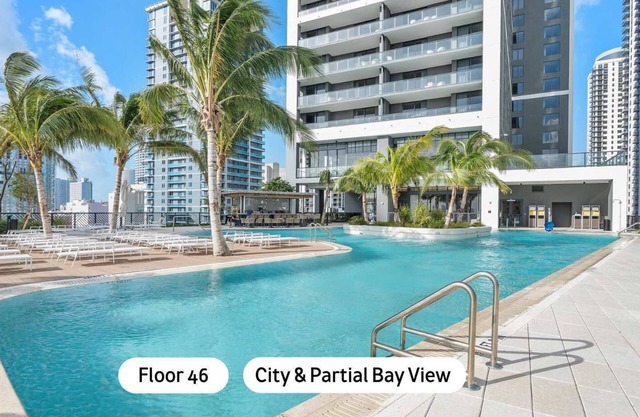 MVR Ultra-High Floor Retreat with Balcony