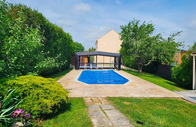 Nalan Johannisien, Spa/Indoor pool/Near Paris