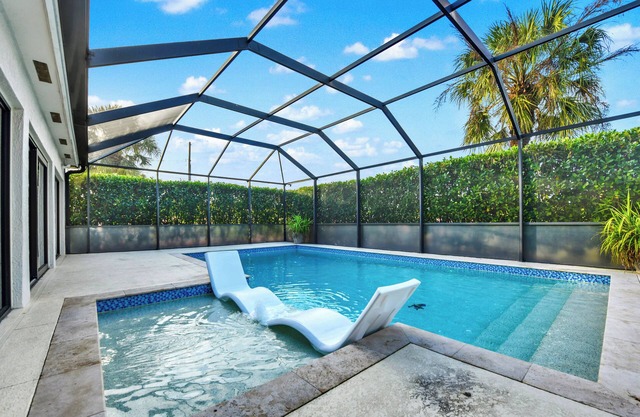 Naples Oasis: Heated Pool, Gazebo, Grill Retreat, Events Allowed
