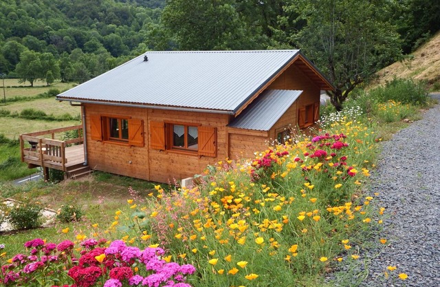 Nature chalet with terrace, pets allowed, Tourism and Handicap certified