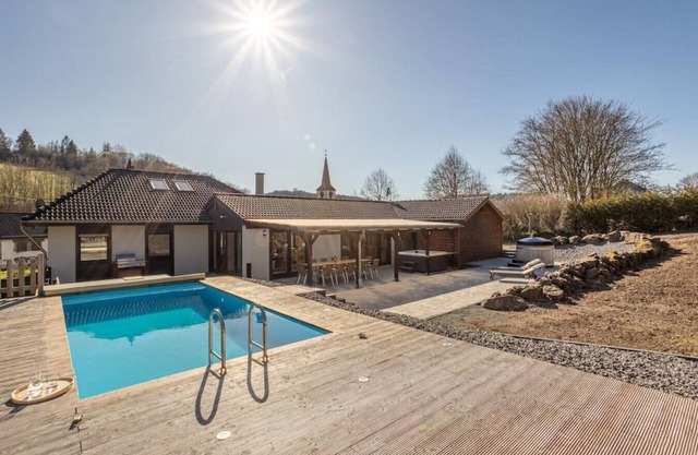 Nature Retreat Pool, Hot Tub, Sauna, Hiking-caves