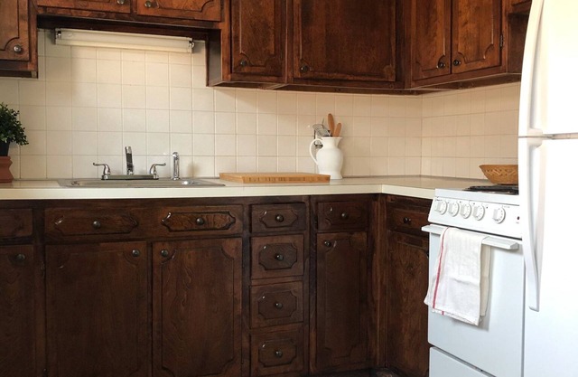 nCozy stay within one mile of downtown Delaware’s shops, restaurants and pubs.