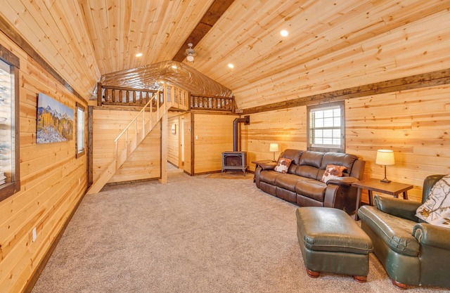 Near Hunting: Cozy Cabin w/Deck in Grass Range!