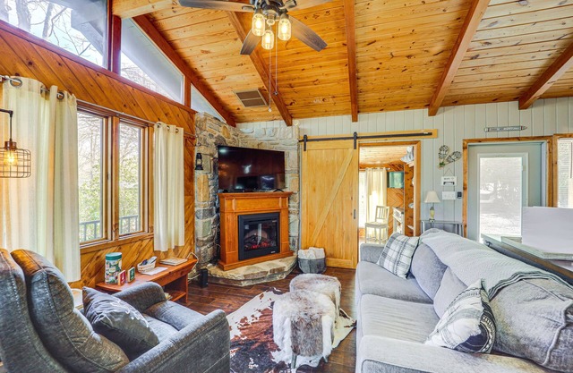 Near Lake + Trails: Rustic Newland Cabin w/Deck!