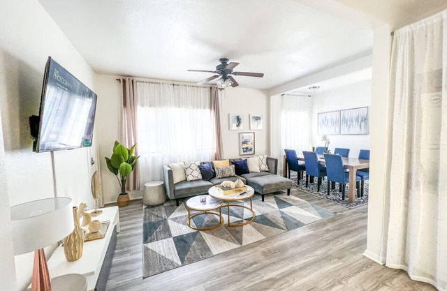 Near Long Beach Downtown Full House | 2 King6Queen