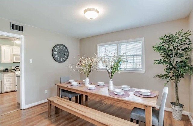 Near Midtown, Highways, Downtown! Bel-Air Bungalow