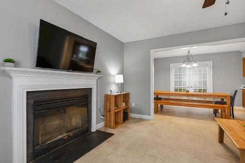 Near Parks Trails & Downtown Raleigh Retreat
