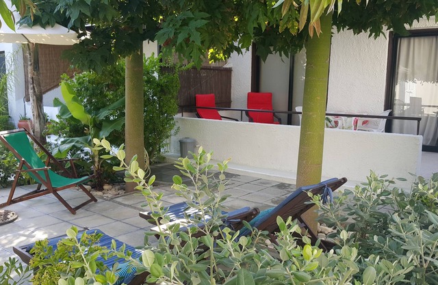Near the beach Apartment with garden