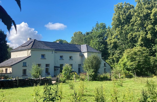 Nestled in a wood, 5 minutes from the E19 and E42 freeways
