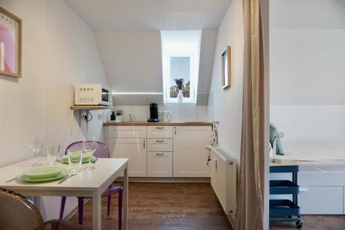 NEU stylisches Apartment für 2 Personen in historischem Fachwerkhaus 4 Etage mit Blick auf Stadt & Festung