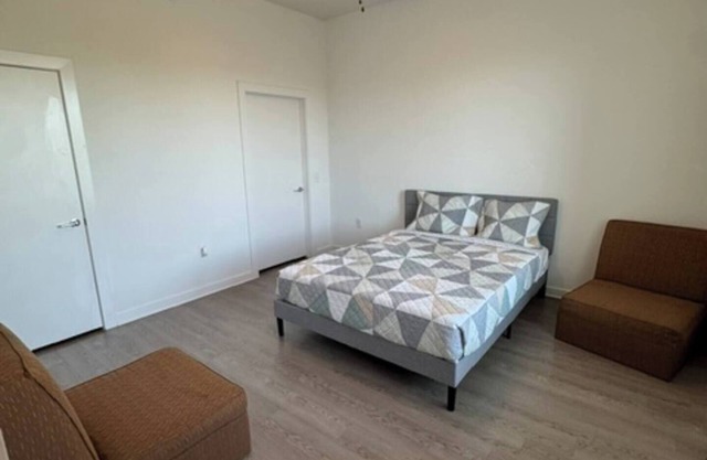 New 1BR Apt Near Shops & Eats