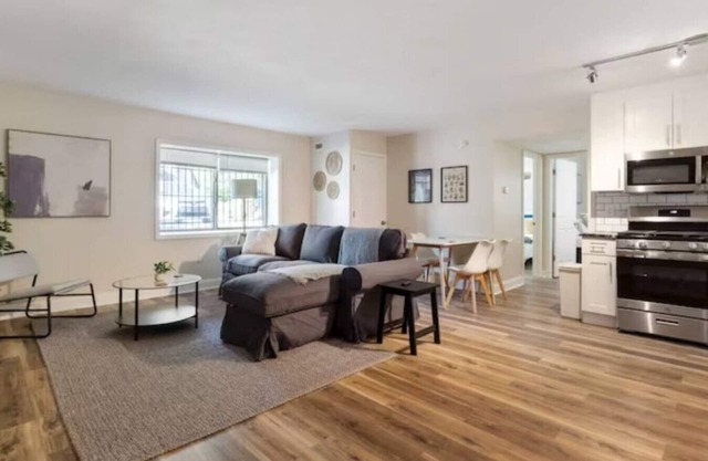 New 2BR East Liberty Apt | King + Queen Parking