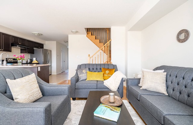 New 3BR Townhouse, Minutes to Niagara Falls and Brock University by GLOBALSTAY