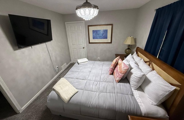 New 4 BR+Extra Space Beds- Retreat w/Private Pool
