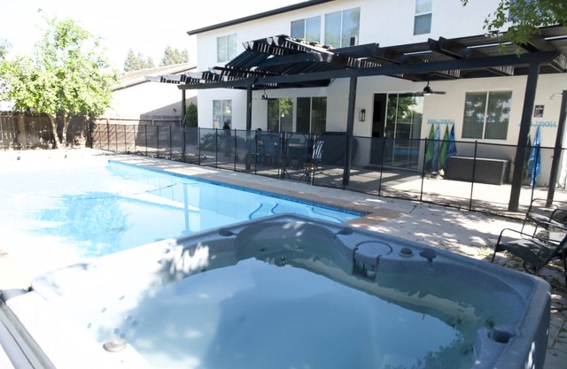 New 5BR Pool House near Sequoia w/BBQ/3700Sqft