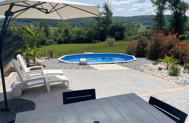 New, air-conditioned house on 1st floor with private pool, quiet location