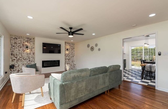 *NEW* Dragster Dream House: 3BD/2BA + Game Room