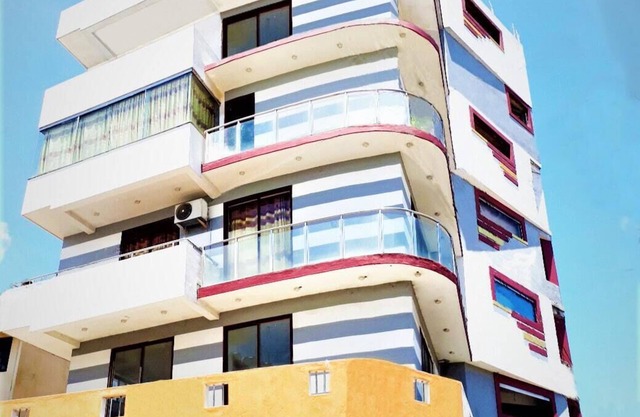 New Fully Furnished 3 BR AC Condo with Hot tubs with Power Backup in Colombo