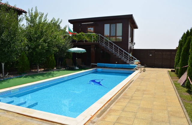 New Guest House with swimming pool, 12 km away from sea resort Sunny Beach