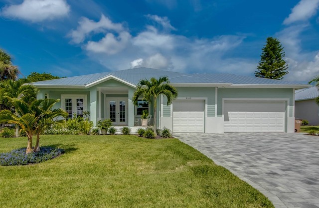 New | Heated Pool | Game Room | BBQ | Coffee Bar