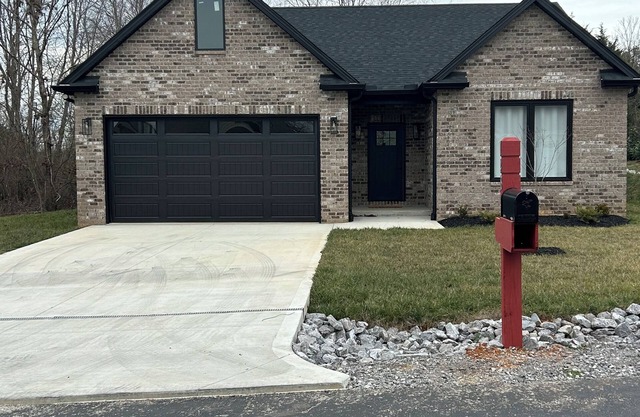 New house in Tellico village close to lake and golf course