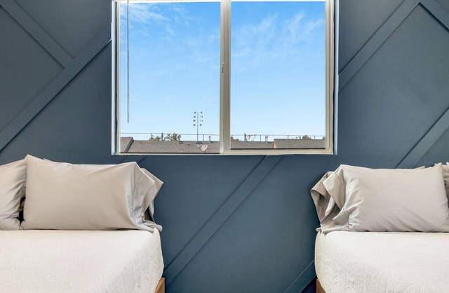 New LA home Montebello City Park with free parking