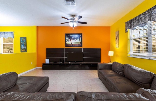 New Listing! Crystal Cove Resort, 6mi to Disney & 11mi to Universal - 70