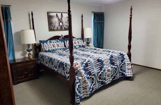 New listing Discount! Peaceful Home in NE Heights Views, Trails in the Foothills