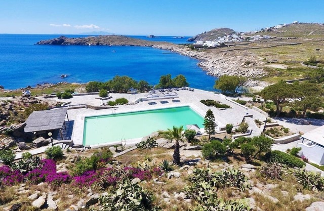New listing House with huge pool and private beach
