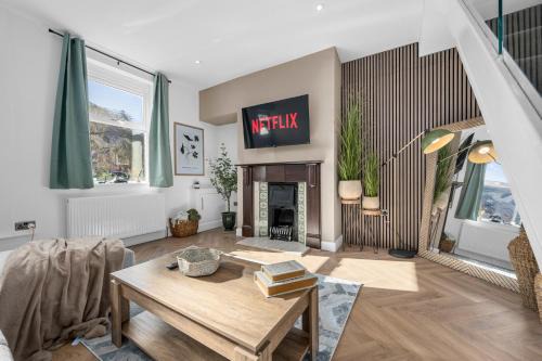 New listing - Stunning Prestwich Retreat - Sleeps 7