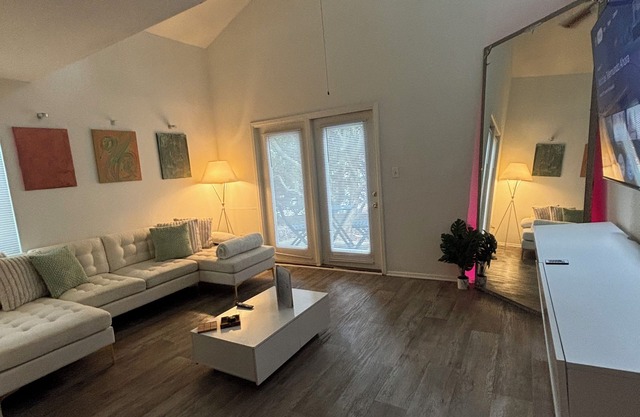 NEW! Loft style apt Lake Access