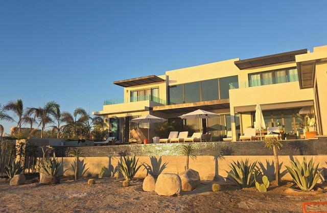 New Luxurious Pool Pickleball Jacuzzi Cold Plunge, Sauna Ocean views every BDR