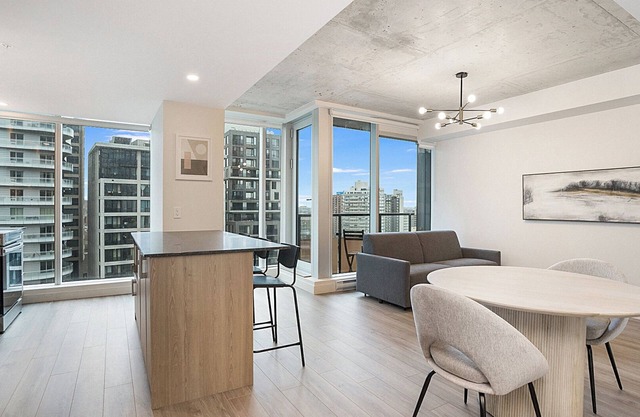 New Luxury Unit in Heart of MTL 703 | Metro access