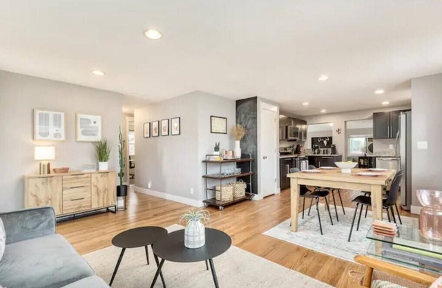 NEW! Modern 2 Bed/2BA House - walkable to Olde Town!
