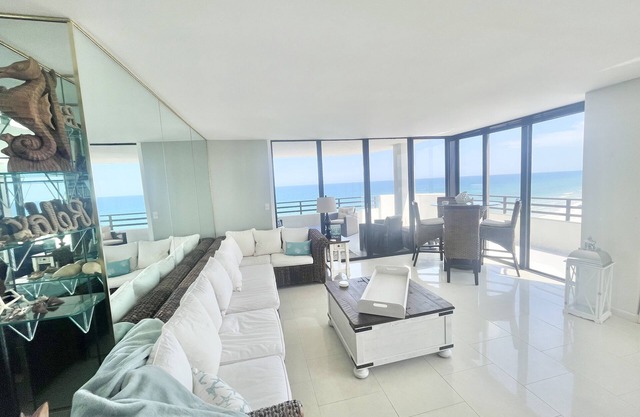 New! Oceanfront Penthouse Paradise - Breath taking views!