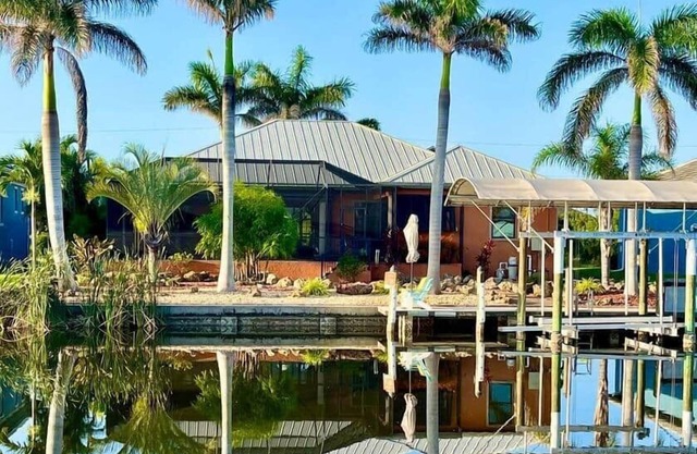 *New Owner* Luxury 4BR Canal , Spa/Pool, Dock- Near Beaches