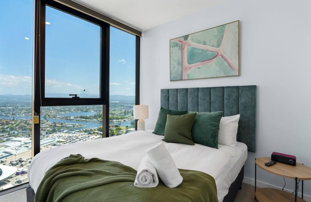 NEW Partial Ocean View Broadbeach 2BR *Pool/Gym*