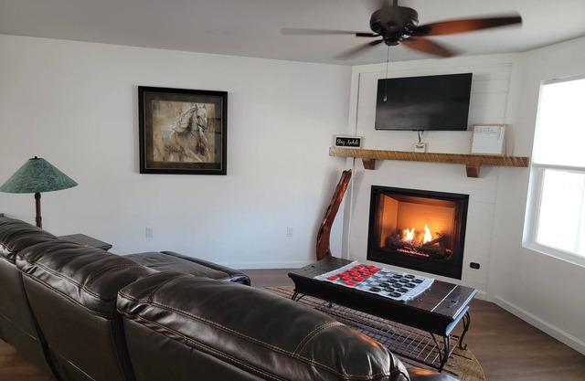 NEW PLACE NEAR TWO BOAT RAMPS KENTUCKY LAKE TENNESSEE RIVER DECK GRILL FIREPLACE