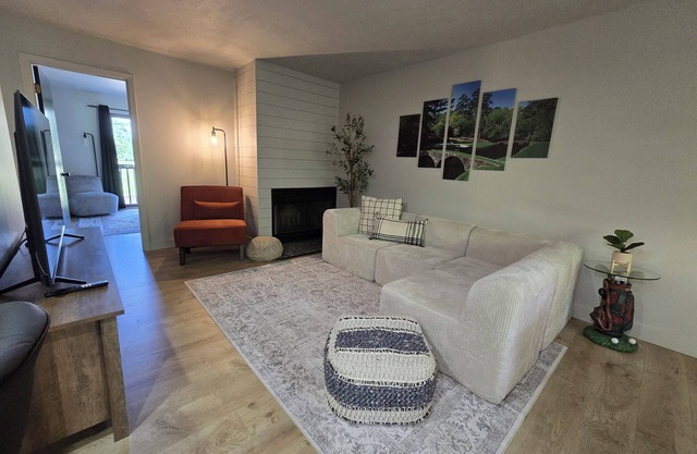 NEW - Retreat on the Green - near Silverwood, golf & lake