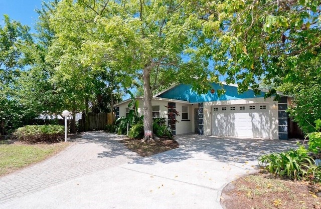 New The BLUE HERON 3 bedroom oasis with heated pool