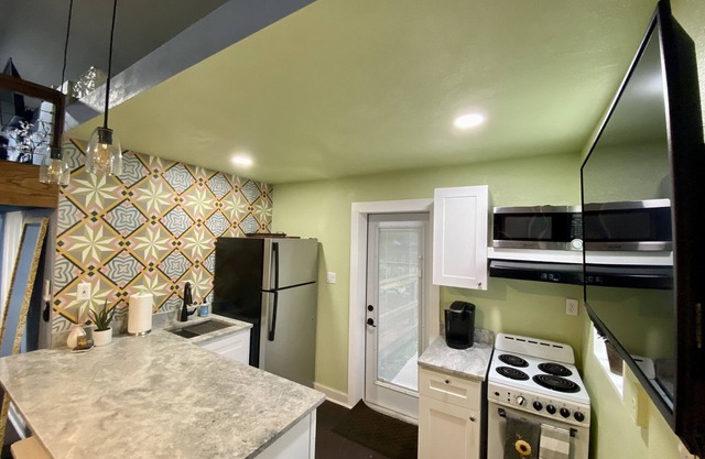 NEW Tiny Studio Loft in Sem Hghts at River Crest