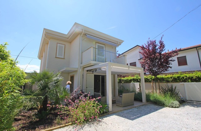 New Villa at 450m from Sea. 4 People. Airco. Garden. WiFi