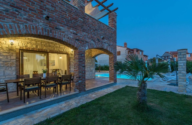 NEW Villa Paradis 11 with pool table and shared tennis court