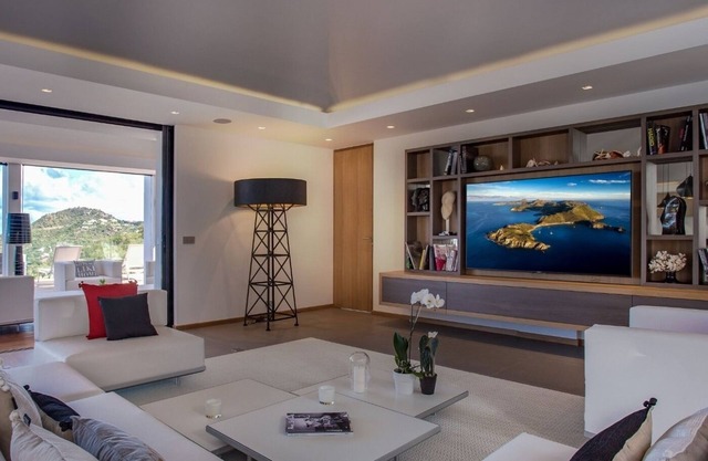 Newly Built 3 BDRM Villa w Fitness Room & Pool