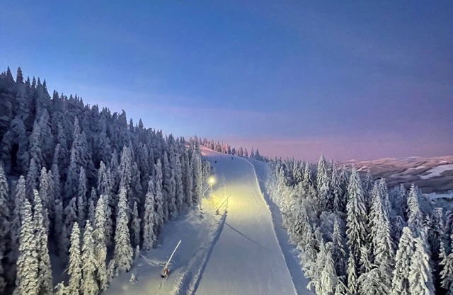 Newly built 4-bedroom apartment with amazing views and ski-in/ski-out!