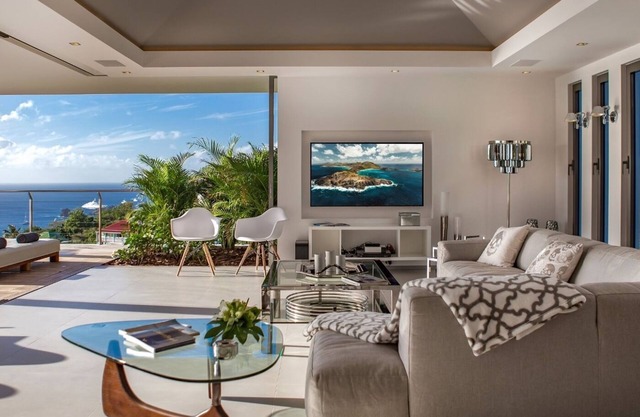 Newly Built 5 BDRM Luxury Couture Villa w Pool