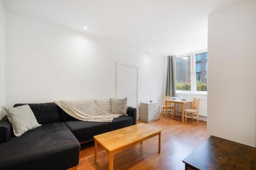 Newly Refurbished Entire One Bedroom Flat