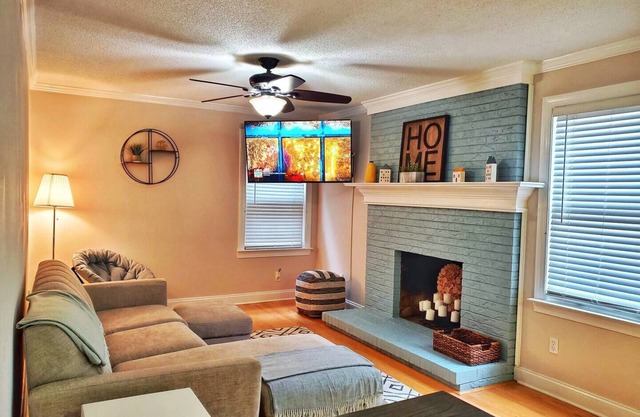 Newly remodeled! Family friendly. Near lake & park