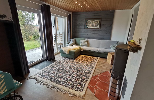 Newly renovated vacation home with fully equipped kitchen and fireplace